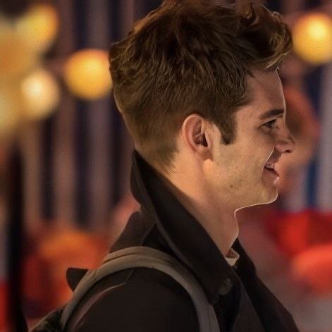 aquaversa's tweet photo. [#spiderman #spidermannowayhome #gweter]

ну так кто мы
в итоге? друзья
или пара?                 
                                    а ты что хочешь?

чтобы ты
была жива. https://t.co/3v5o30WlSW