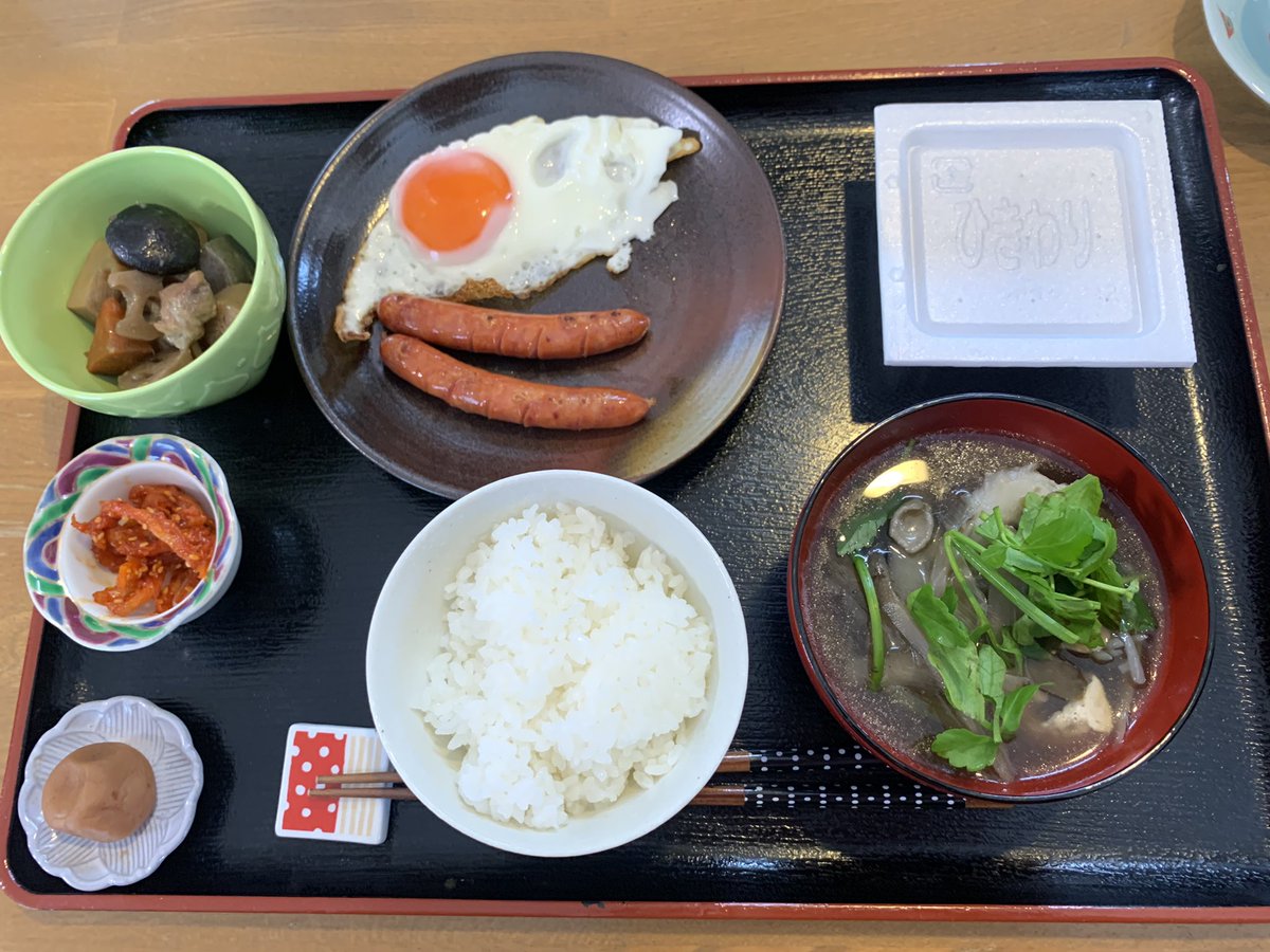 【今朝のご飯💕】
昨夜の残りだけど…
お味噌汁の代わりに昨夜のきりたんぽ鍋(≧∀≦)