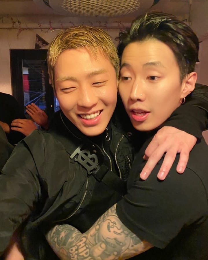 AOMGTH's tweet photo. [IG] callmegray: 311221 เกรย์โพสต์ภาพกับเจย์ปาร์คค่ะ

แคปชั่น "ผู้มีบุญคุณ ถ้าไม่มีเขาก็ไม่มีผมตอนนี้ ผมรอที่จะได้เห็นความท้าทายที่ยอดเยี่ยมและเป็นกำลังใจให้มากๆ ขอบใจและรักนะ แจบอม You're the Best💙"

https://t.co/rpDDfdbNLI

#AOMG #GRAY #그레이  #JayPark #박재범 https://t.co/ei1kmTEKlp