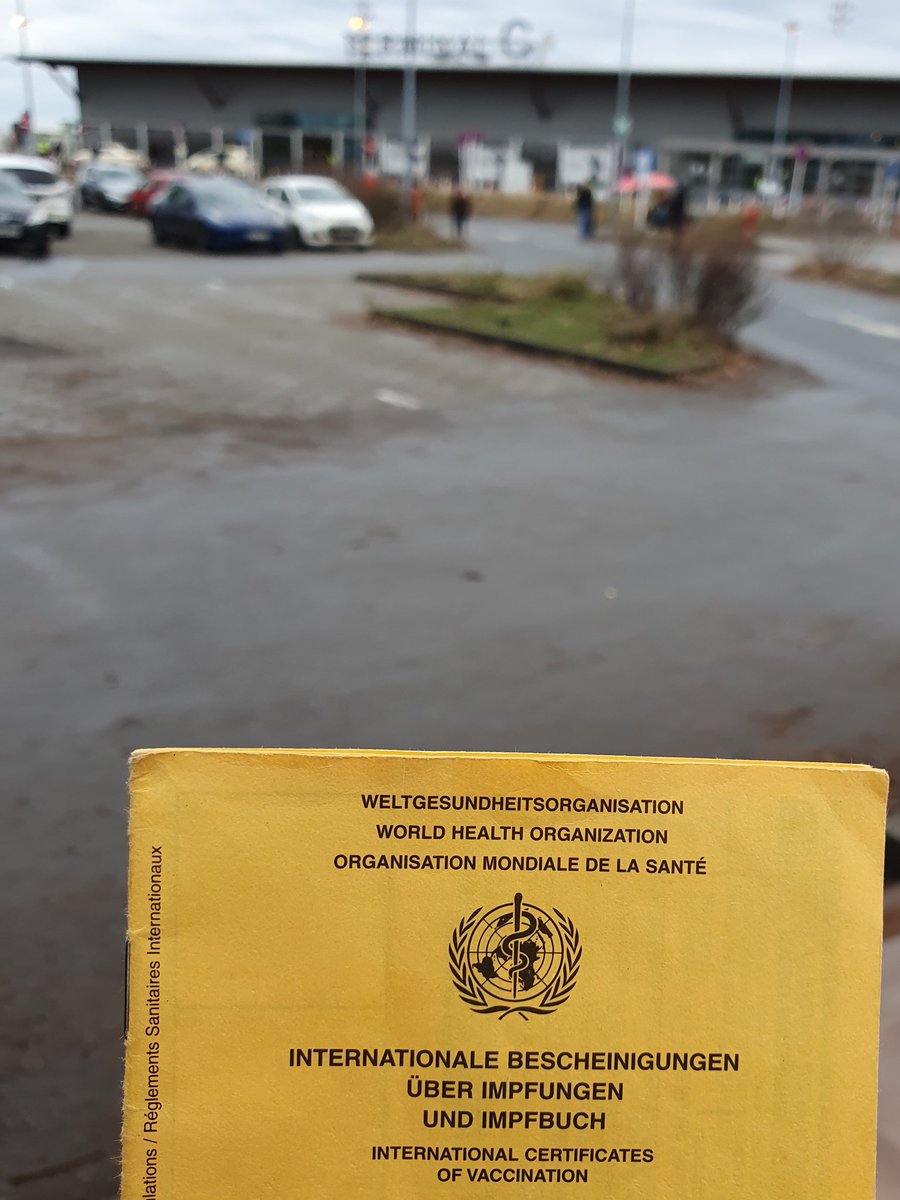 StefanSchenck's tweet photo. #Silvester-#Booster für K3 (17J.) und K4 (15 J.)  im #Impfzentrum #Tegel (Terminal C). Bestens organisiert, bestens vertragen. 
Gleich noch @OrganspendeBZgA- Ausweise ausgefüllt und @DKMS_de- Typisierung erklärt! 

#allyoucando #Kinderimpfung
Danke @Karl_Lauterbach @drk_berlin https://t.co/qaBARDy9ve