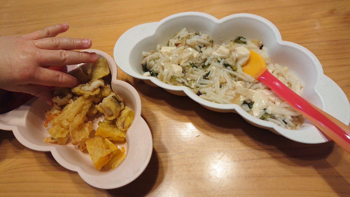 3koichi's tweet photo. 👶は年越しうどんを食べて、お風呂に入れて、マツケンサンバで寝かしつけました。 https://t.co/KtoQ1KCMDu