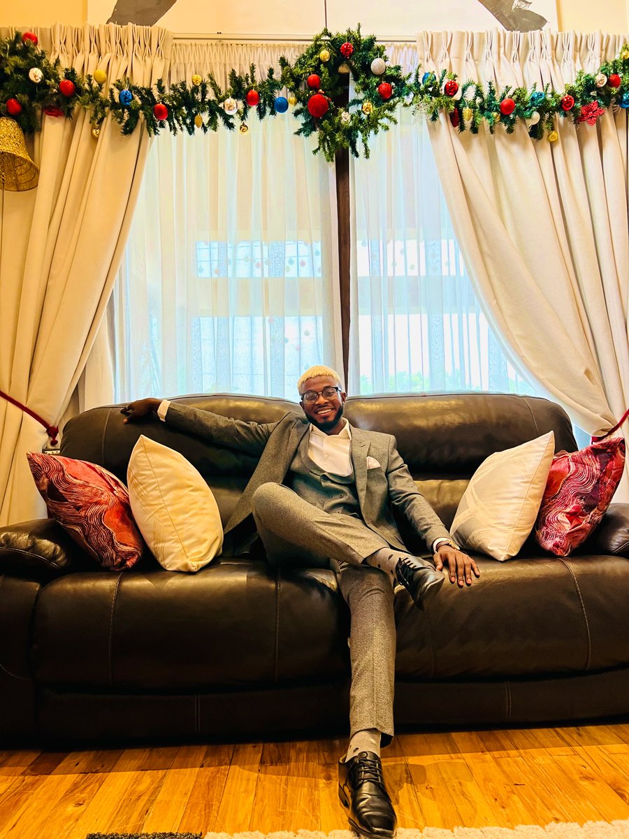 _owurakuampofo's tweet photo. My goal in 2021 was to improve my web presence

✅ Got my personal website and logo
✅ Got a Wikipedia page
✅ Got verified on Twitter and Facebook 
✅ Over 300k followers on Twitter, Facebook and Instagram

Grateful for growth and the opportunities. Hoping for a better 2022 🥂 https://t.co/M4P2xxa2fi