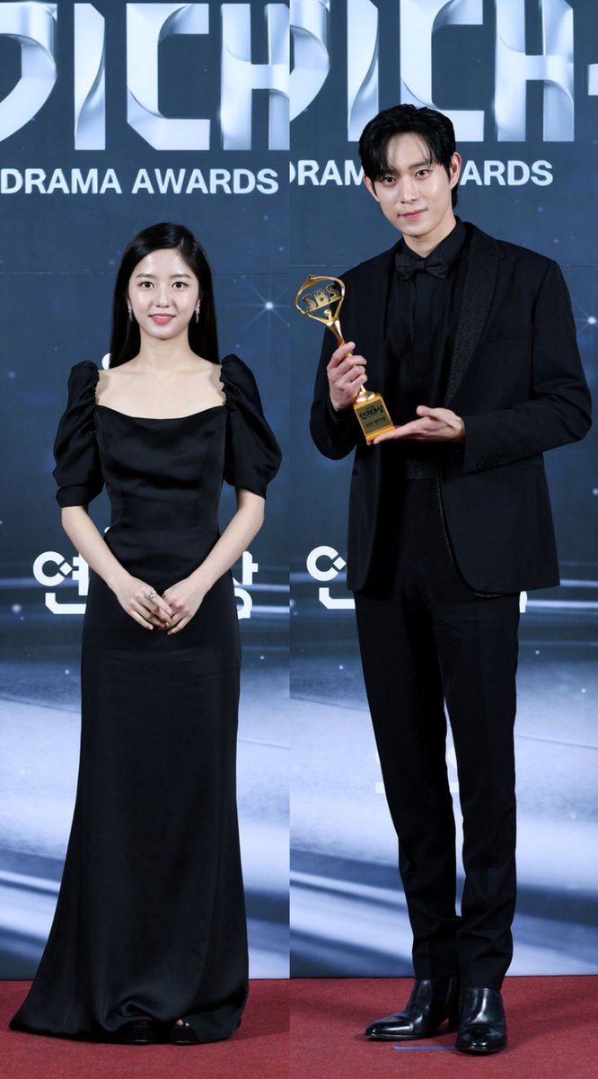 Happy New Year All ❤🤗

Hope we will always be health and well. And we'll be a better person and get a better life 🤗❤

(Seokro from #SBSDramaAwards2021) 

[I edited; just collaged it hahaha]