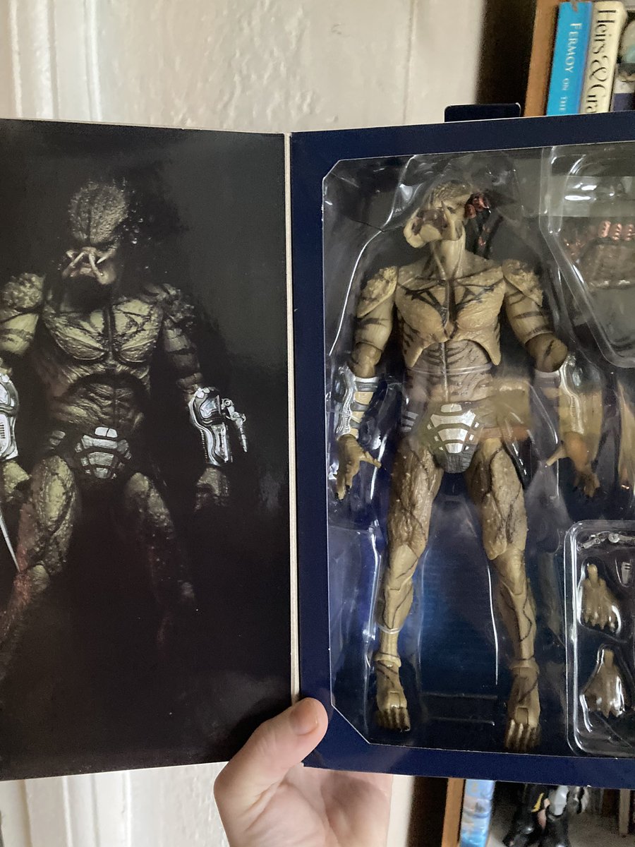 tycondriusfitz's tweet photo. @NECA_TOYS is this an official Assassin pred ? The back of box says it’s armoured but the cover and figure is the unarmoured version #isthisabootleg #predators #assassinpredator https://t.co/3iQO2gY6H6