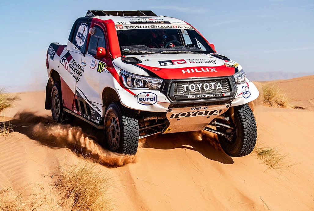 F1koenig's tweet photo. Fernando is a real Motorsport lad, you gotta admire his courage and dedication for trying different categories 👏👏

#fernandoalonso #wec #INDYCAR #f1 #DakarRally #fa16 https://t.co/bk6k4QXzYe