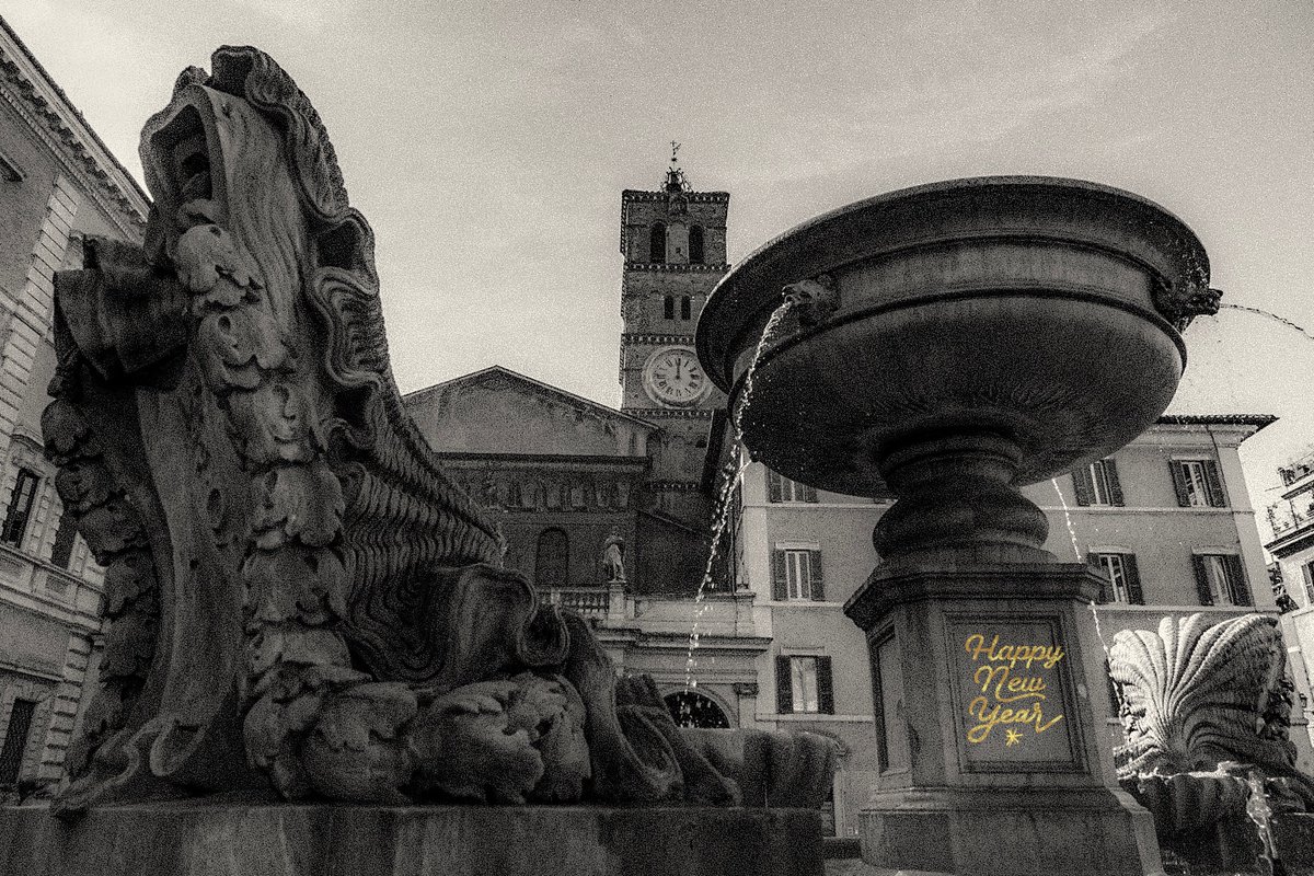 Buona fine e buon inizio anno! Da Santa Maria in Trastevere💛🍾

#HappyNewYear
