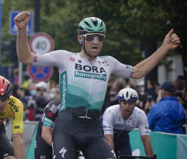 De beste neoprof van 2021 🥇 @jordimeeus @BORAhansgrohe (37,0%) 🥈 @Tompid @INEOSGrenadiers (35,8%) 🥉 @ethan_hayter @INEOSGrenadiers (8,5%) wielerflits.be/nieuws/de-winn… 🏆 #wielrennen #Eindejaarslijstjes