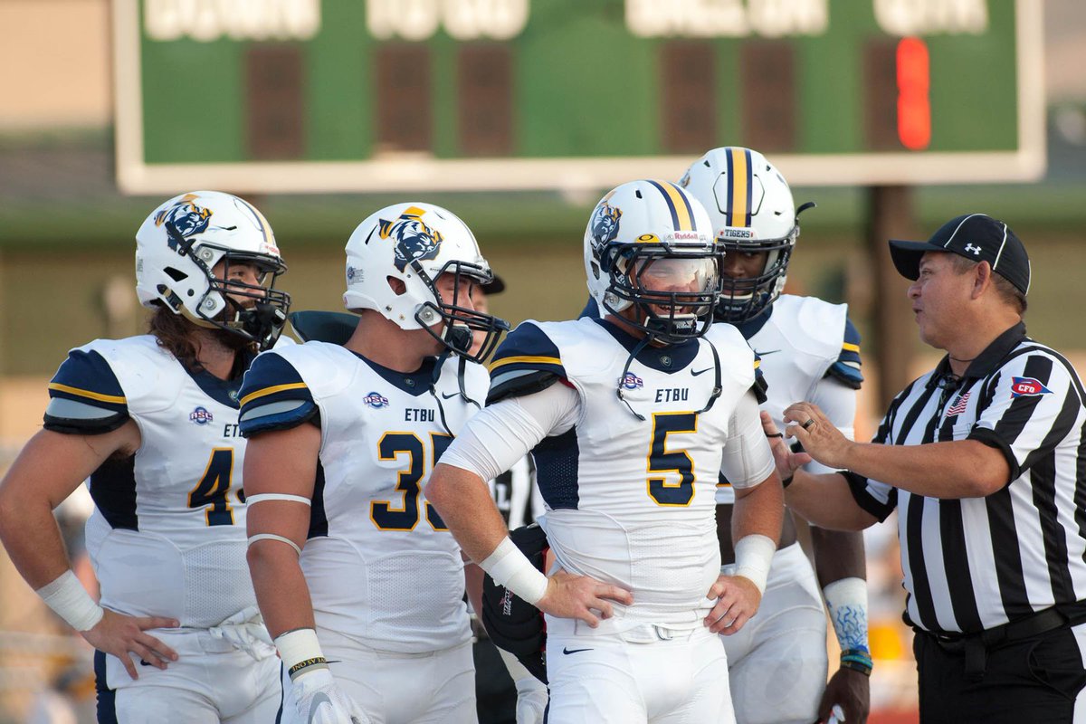 CollinUrich2's tweet photo. Blessed to receive another offer to play college football from @ETBU_Football @Bmayp 🟡🔵Go Tigers! https://t.co/HxA1CMRJhR