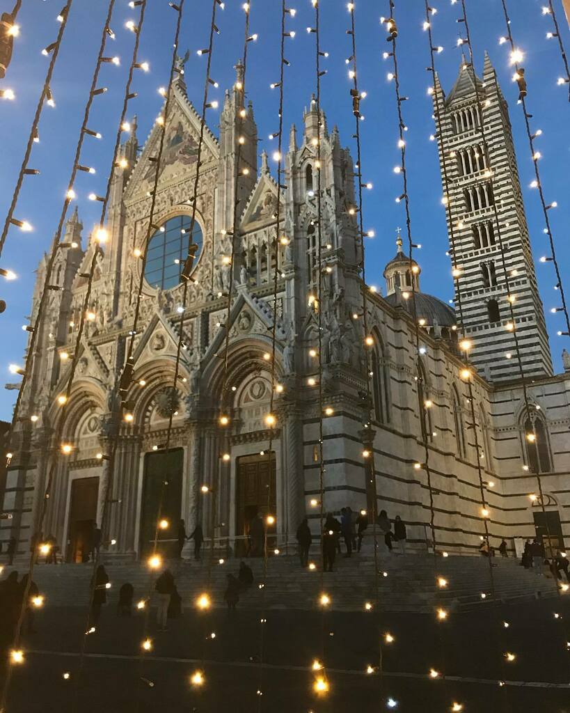 Che il 2022 sia un anno scintillante davvero 🤞🏻✨💫

Auguri di buon anno a tutti 👋🏻🎈

#igersitalia #igersiena #igerstoscana #31dicembre #newyearseve #tuscany #toscana #toscana #picoftheday instagr.am/p/CYJ03KRKWtD/