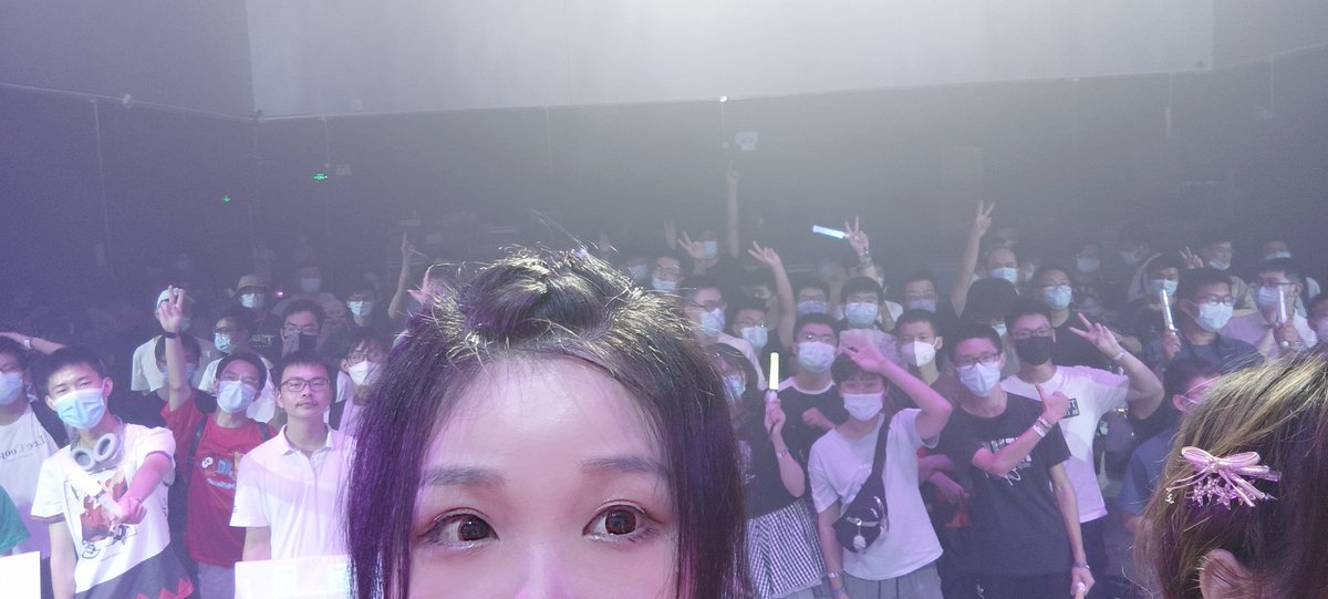 yaoshanbailing's tweet photo. 新年快乐！期待见面！期待作品多多！live多多！ https://t.co/l4wkwu5Fqi