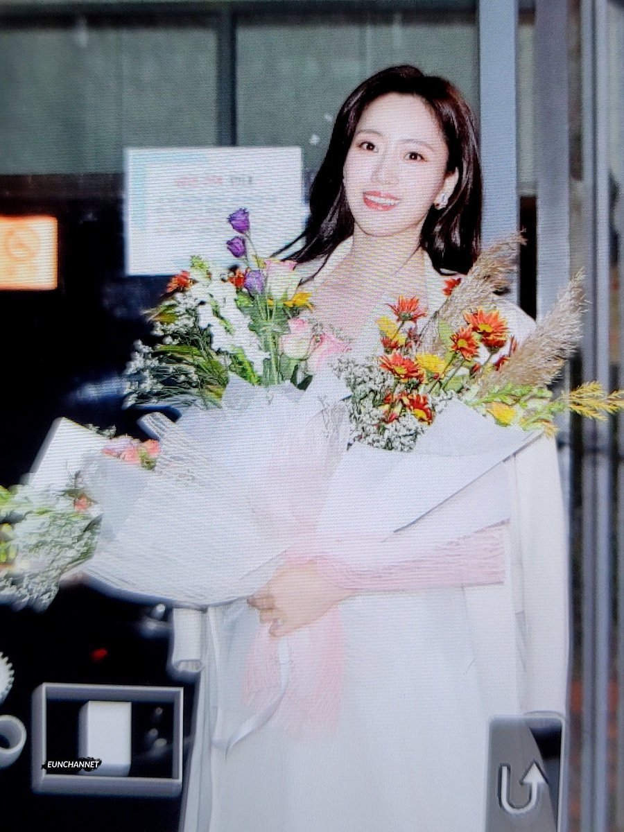 EunChanNet's tweet photo. 220101 KBS 연기대상 퇴근
#함은정 #은정 #티아라 #Eunjung https://t.co/ysmESSDPgt