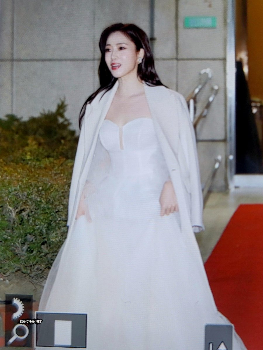 EunChanNet's tweet photo. 220101 KBS 연기대상 퇴근
#함은정 #은정 #티아라 #Eunjung https://t.co/ysmESSDPgt