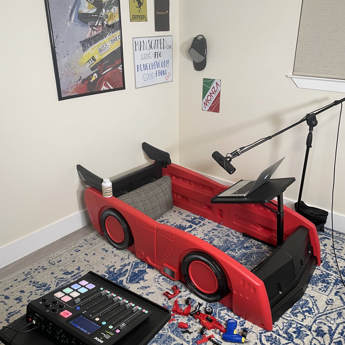 On July 18 of this year, I decided to make an #F1 video on a whim.

5 months later, we’re at 76k TikTok followers, 16k YouTube subscribers, and thousands of Formula Bone F1 Show podcast listeners.

Here’s to an unbelievable 2021 and what I hope to be an even better 2022! J-BONE!