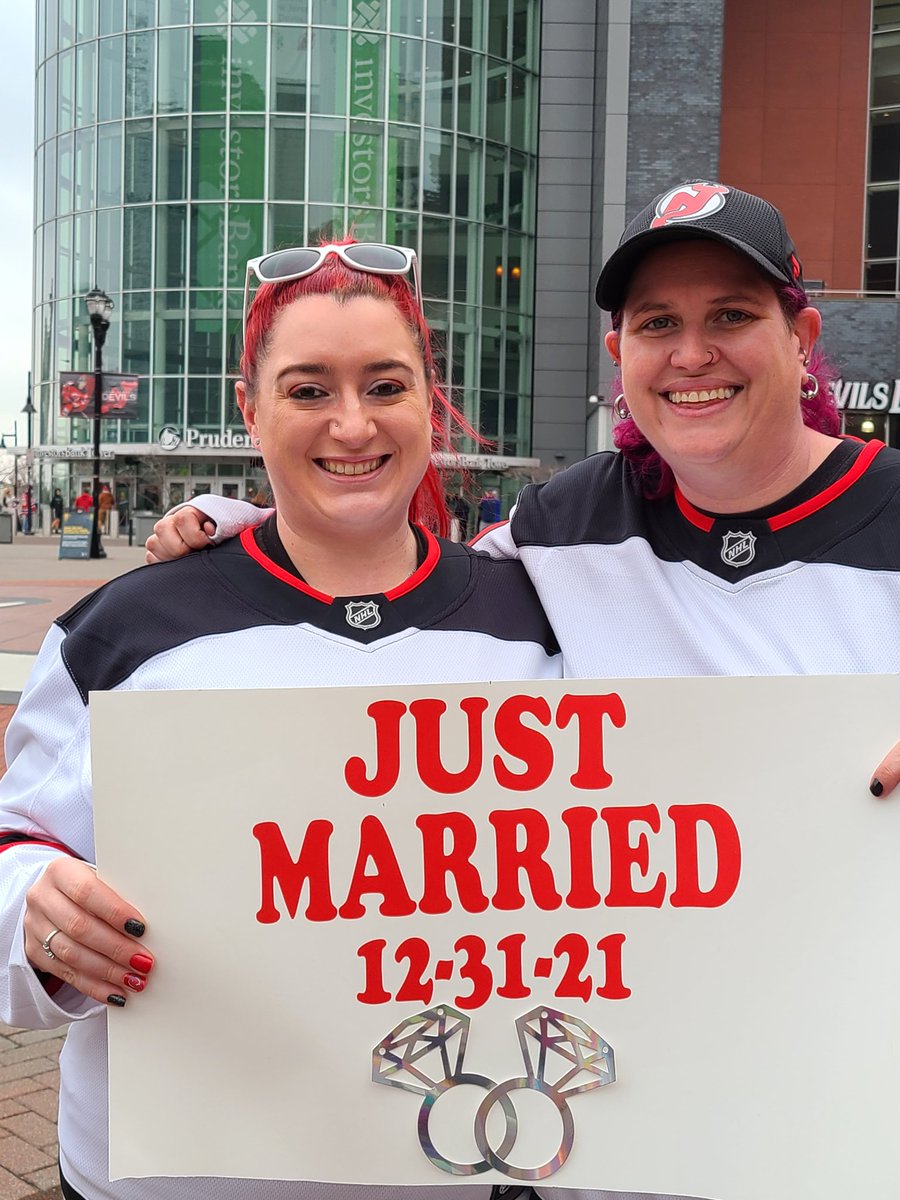 Ilene908's tweet photo. @baybrieeze @NJDevils #NJDevils #prupics   #justmarried https://t.co/sjoe1uaPN1