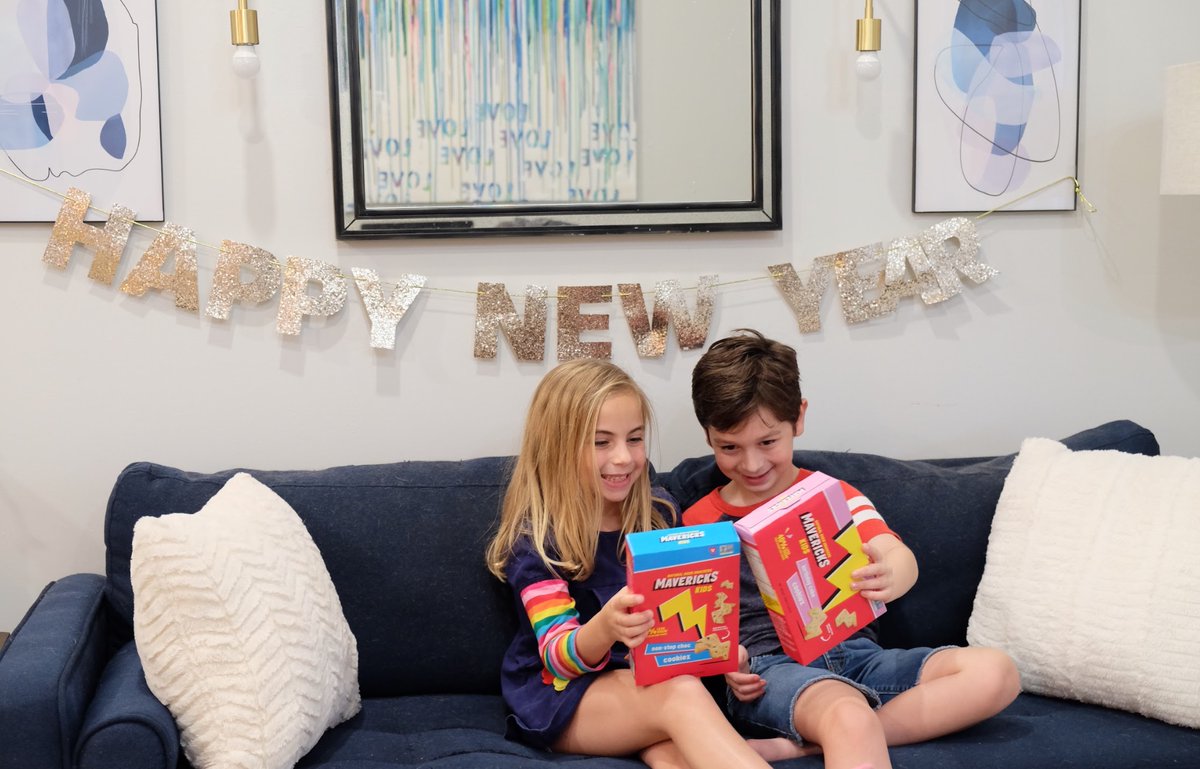 #HappyNewYears Eve, Mavericks! #Cheers with something to celebrate – a box of the best snacks! With 40% less sugar than the leading kids cookie and flavors like Birthday Cake and Non-Stop Choc, we can’t wait to snack with you in 2022! 🎊