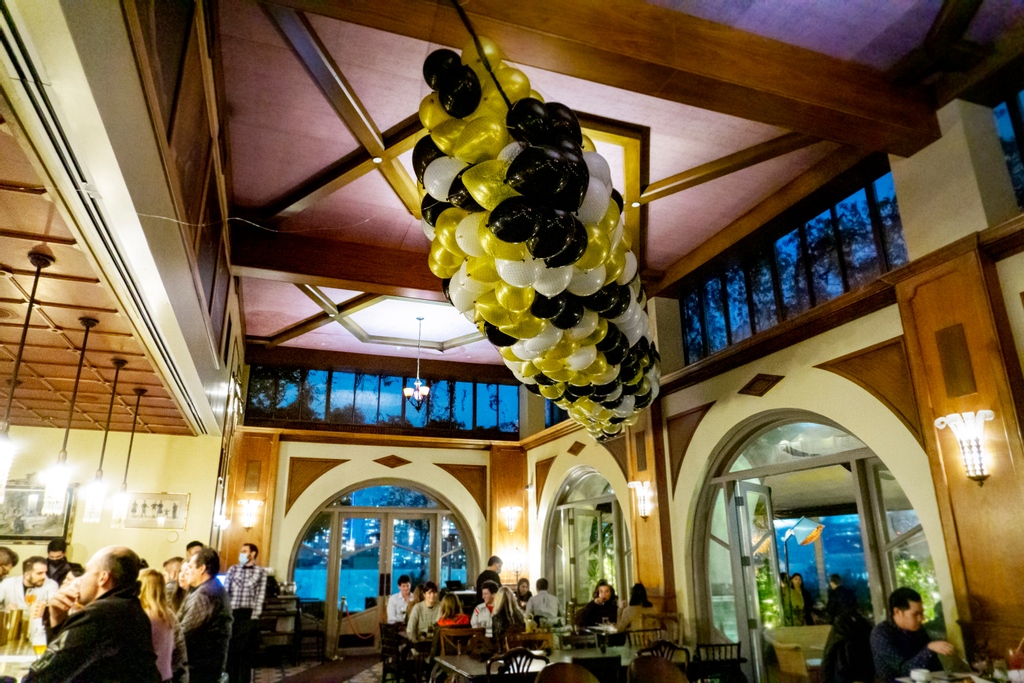 Happy New Year’s Eve! The balloon drop is ready for midnight!  Limited seating available for walk-ins, or secure your spot by emailing reservations@perchla.com.