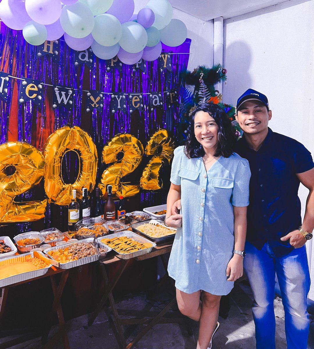 dyosalazar's tweet photo. Happy New Year! 💜 https://t.co/wQa2SL9QlV