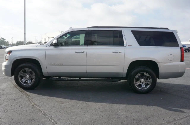 GalleriaChevy's tweet photo. Are you looking for a great vehicle with plenty of room, smart device integration, exterior parking camera, and many more features, than this pre-owned 2019 #Chevrolet #SuburbanLT with only 112,586 miles is the SUV for you! #GalleriaChevrolet https://t.co/H5RiJ3Z5WQ