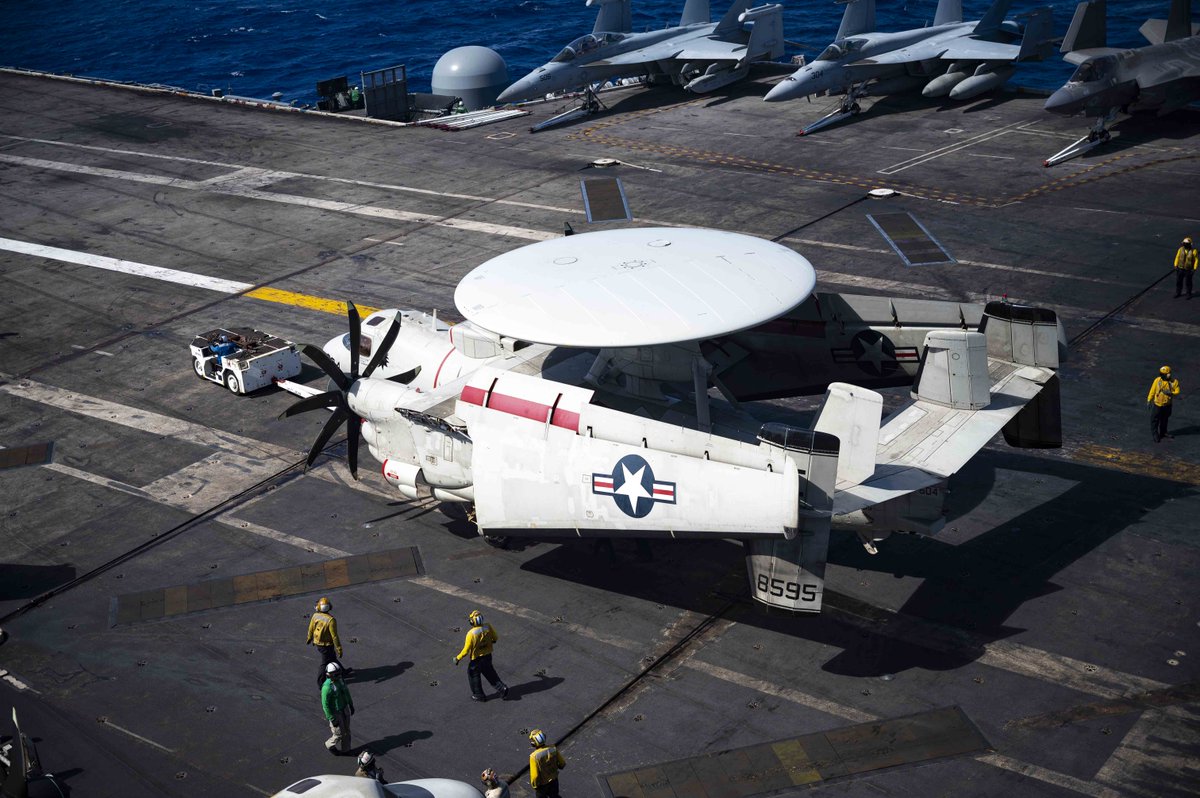 All day 💪 

#USSCarlVinson (@CVN70) conducts flight operations in the #PhilippineSea, Dec 29, 2021.

Carl Vinson is deployed to @us7thfleet in support of a #FreeAndOpenIndoPacific.