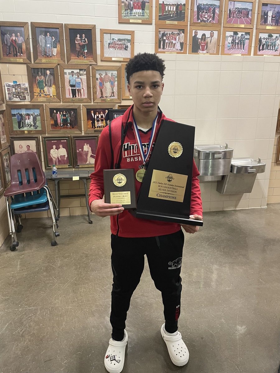 mowilliams's tweet photo. MVP of the tournament and won the ship #truefreshman #myson #1fan https://t.co/QJK3UaCTpQ