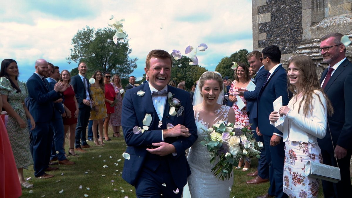 ClickPlayWed's tweet photo. Wishing you all a Happy New Year from the team here at Clickplay Wedding Videography 🥳

Congratulations to all the lovely couples that tied the knot in 2021 !🥂

We look forward to capturing plenty more magic moments in 2022. 🎥 https://t.co/4yiR8zkWHa