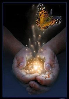 Aku tak terlalu berhasrat ingin merayakan pesta perpisahan tahun di Times Square, New York City.

Pesta kembang api yang biasa diluncurkan dari tongkang di sepanjang Sungai Swan Di Brisbane Australia pun tak pernah menjadi anganku.