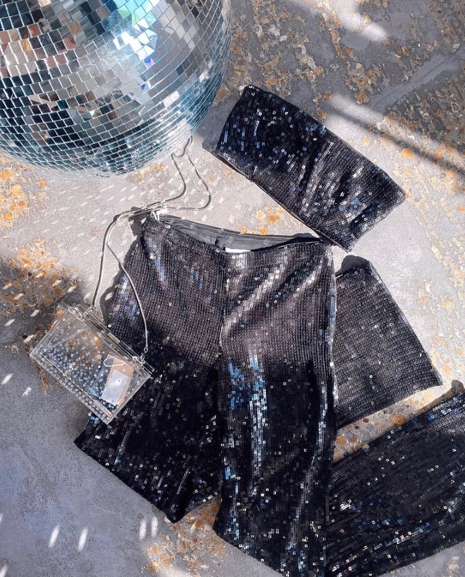 Dancing at the disco or celebrating at home, ring in the new year in style with @hemlineriveroaks!
