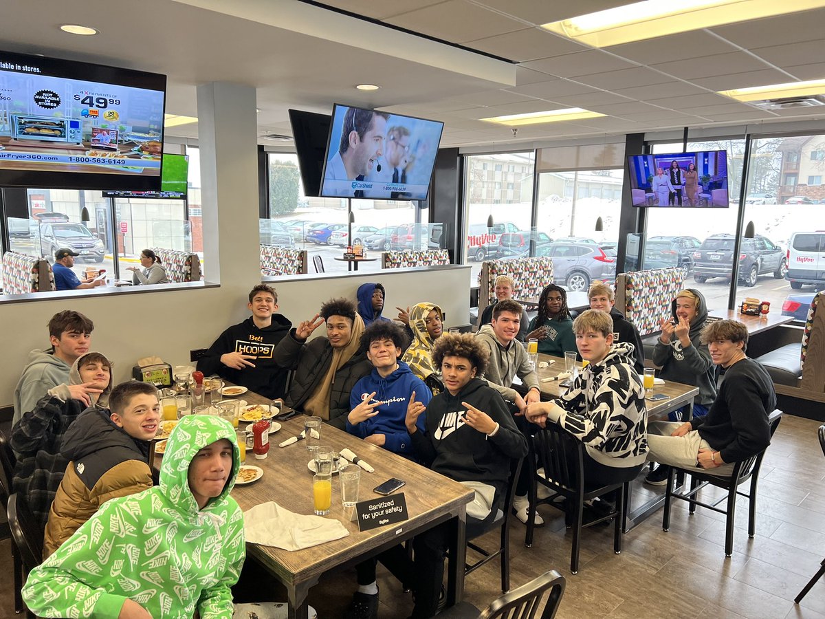 Last team activity of 2021 after an early morning practice.  Bulldogs are wishing everyone a Happy and Safe New Year