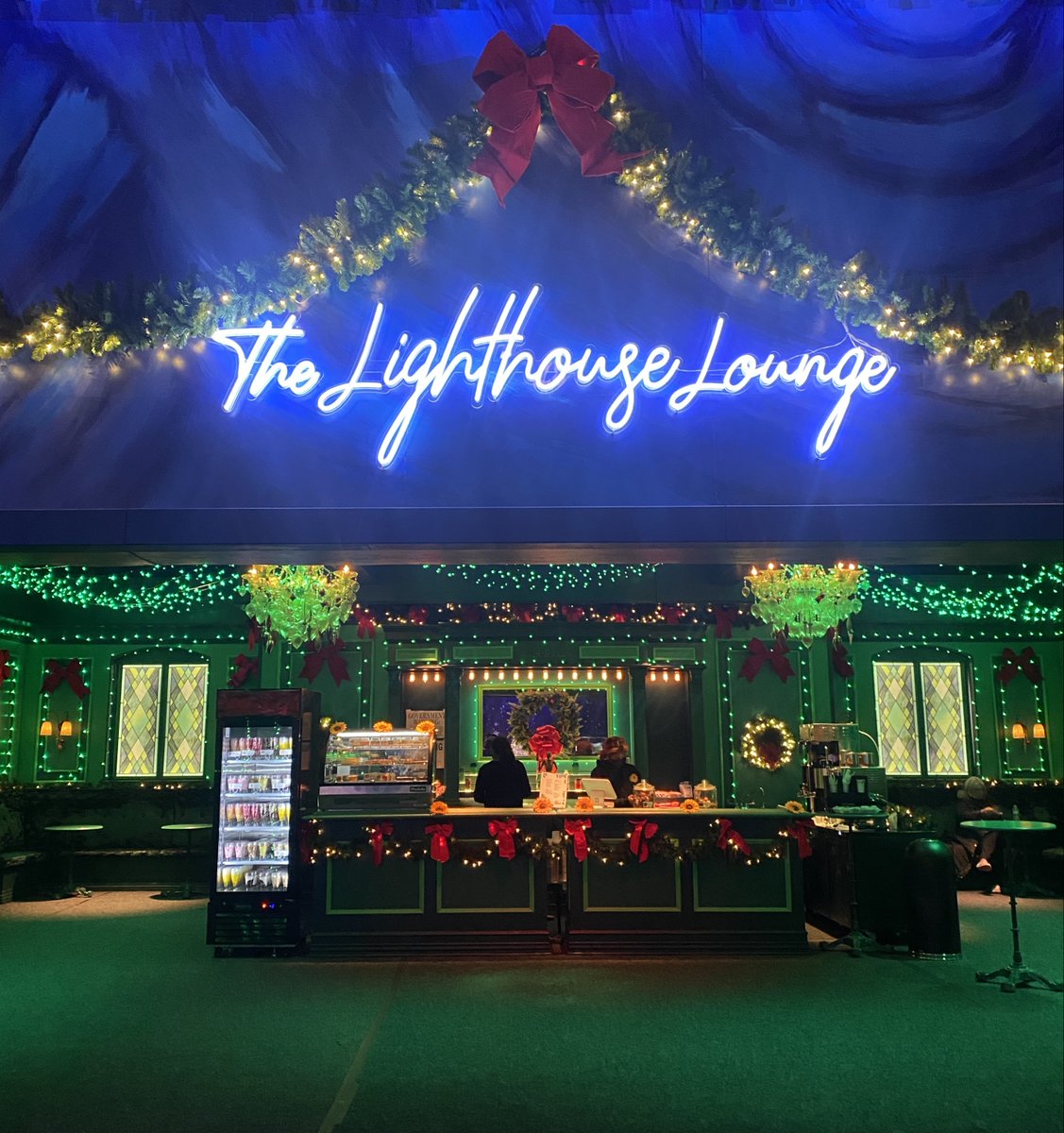 Pop some bubbly and enjoy starry night lights this New Years Eve at Immersive Van Gogh's Lighthouse Lounge! ! 🍸🎉🎆 You have to GOGH! 🌻

Pssst: Make sure you check out the Absinthe ritual, provided by @absinthe_absente. 

🎟️: bit.ly/IVG-NY

#VanGoghNYC