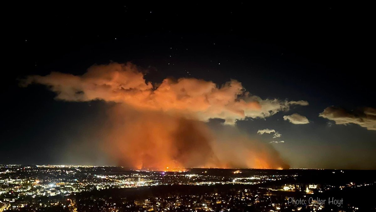 MarkGyetvay's tweet photo. Wind driven fire yesterday that swept through the Front Range close to our Boulder home.   More than 600 homes destroyed. https://t.co/JlaleHIJcQ