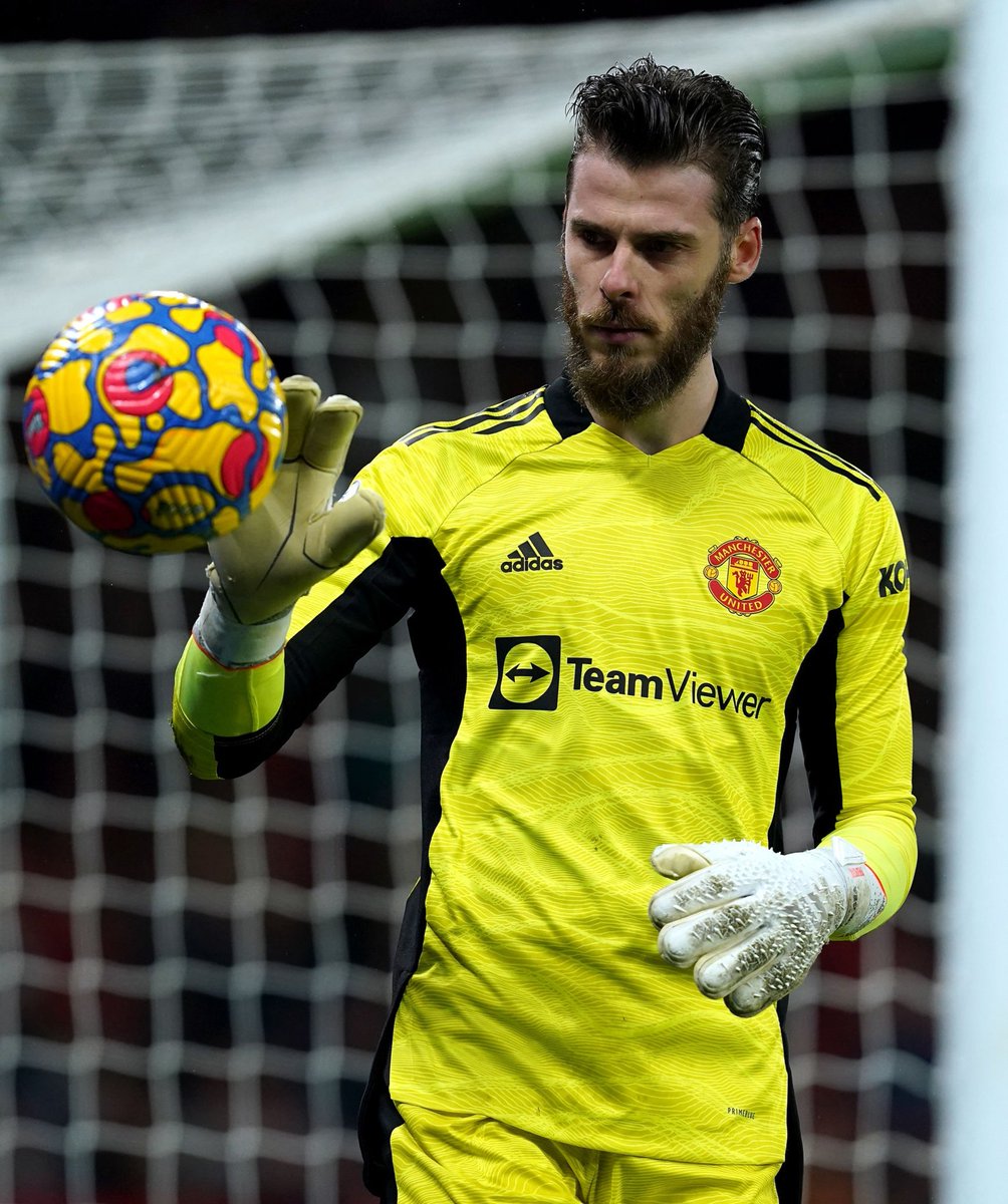 UtdDistrict's tweet photo. 📊 David de Gea has earned #mufc 15 points from denying clear-cut goalscoring chances in the Premier League this season, at least six more than any other goalkeeper. [@WhoScored] 

Numero Uno 🇪🇸 https://t.co/DkUZgpnQhr