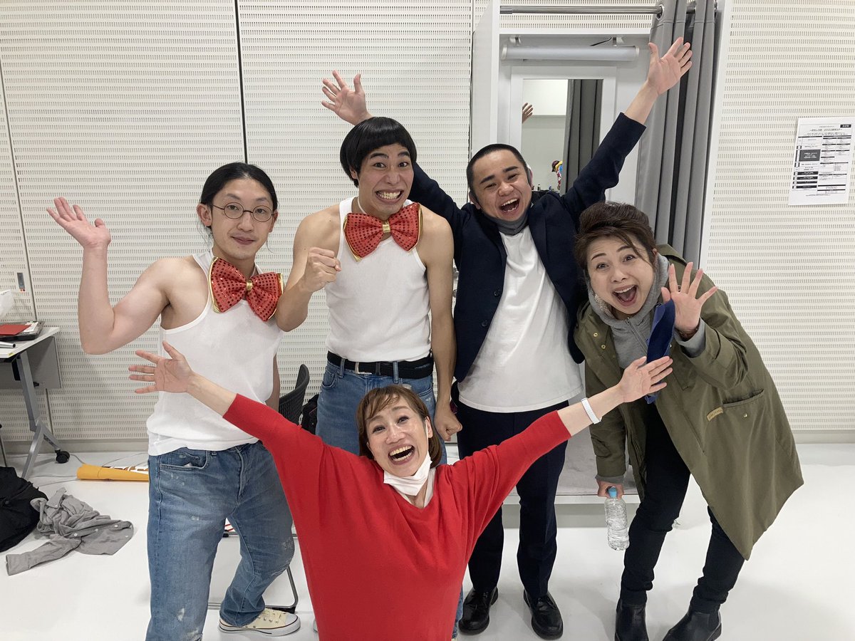 newtonsfujimoto's tweet photo. あけましておめでとうございます！
顔面シワだらけ男藤本秀星です！
おもしろ荘2位ありがとうございました！
ゆめちゃんさん優勝おめでとうございます！
楽屋では優しい先輩方のお陰で楽しく最高の時を過ごせました！
実家で見てましたが、60こえてるオトンとオカンはJO1て何？て言ってました！💦 https://t.co/LrYHxjhjAN