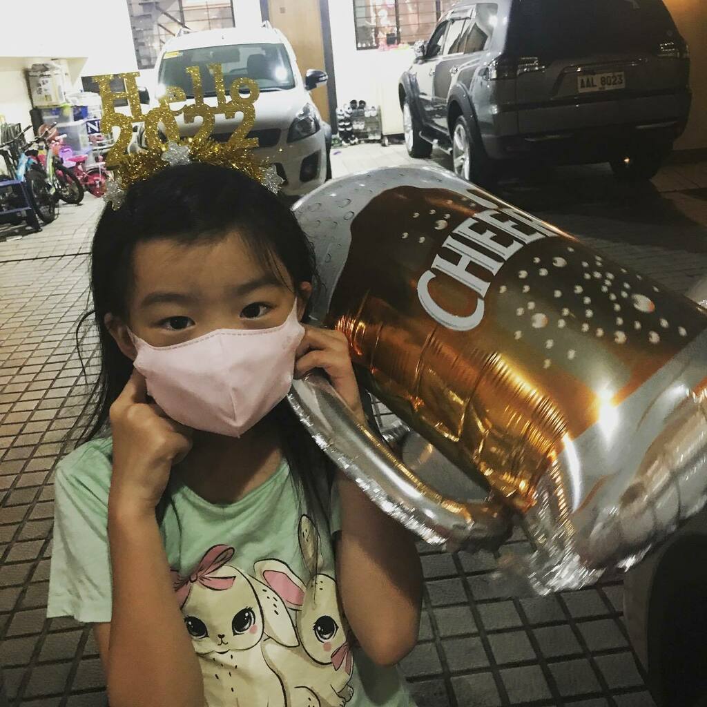 ItsLightOng's tweet photo. Happy new year! Let’s go 2022!!! 🥂🥳🎉🎈 https://t.co/lSubSuqMhn