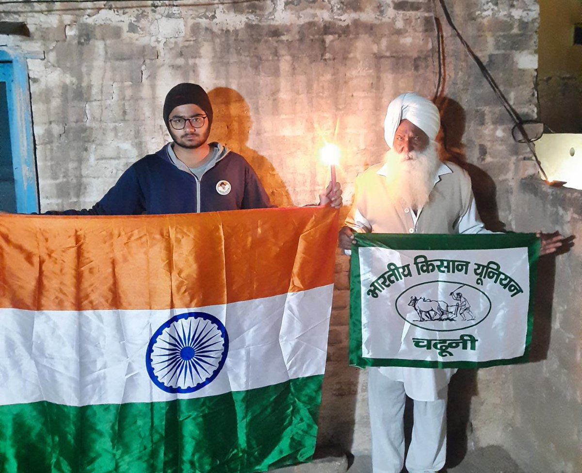 kisanektamorcha's tweet photo. साल का आखिरी दिन, इस साल हमने बहुत कुछ खोया है।

शहीद जवान, किसान साथियों और कोविड के दौरान बिछड़े नागरिकों को नमन🙏🏻💐 https://t.co/f3TdfeNy7I