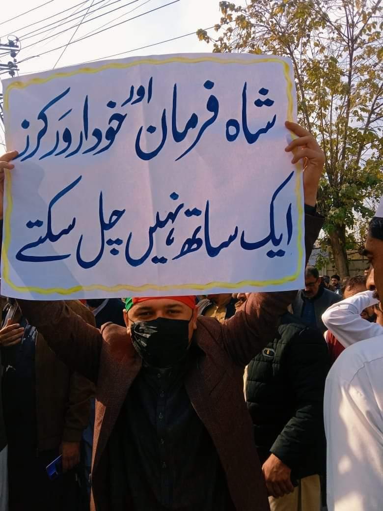 InamJamalDawar's tweet photo. #گورنر_شاہ_فرمان_کو_ہٹانا_ہے_پارٹی_کو_بچانا_ہے
@ImranKhanPTI  
@ZainFarzana 
@PervezKhattakPK 
@Asad_Umar https://t.co/5rNXujNdb6