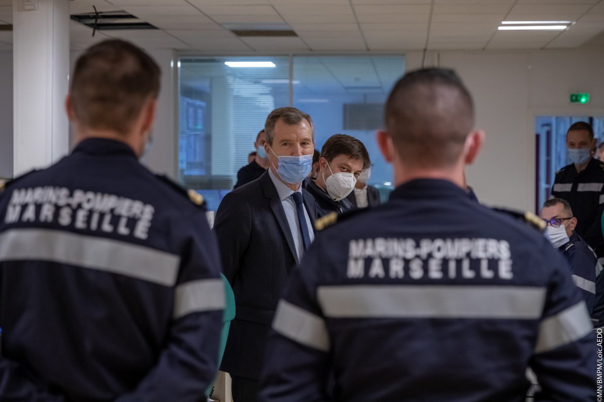 MarinsPompiers's tweet photo. [#VisiteOfficielle 🚒]

En ce dernier jour de 2021, les #marinspompiers de #Marseille ont eu l’honneur de recevoir le @Prefet13 et Mr le Maire @BenoitPayan en visite à la caserne de St Lazare et au #COSSIM pour saluer les #marinspompiers mobilisés pour cette nuit du 31 💪🏻 https://t.co/AmE2URZIpT
