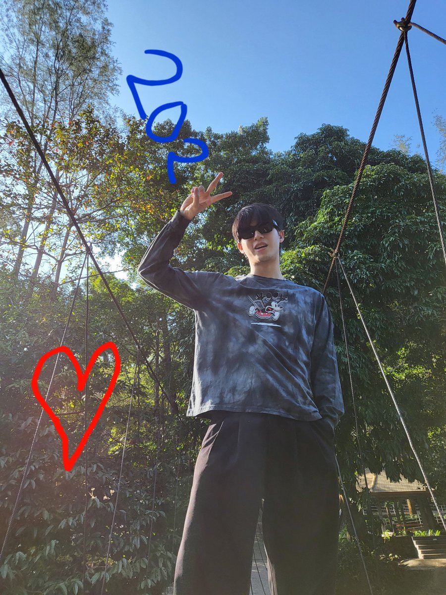 skywongraveee's tweet photo. HNY KUB❤🧡💛💚💙💜🤎🖤🤍 https://t.co/3Sy96rJsos