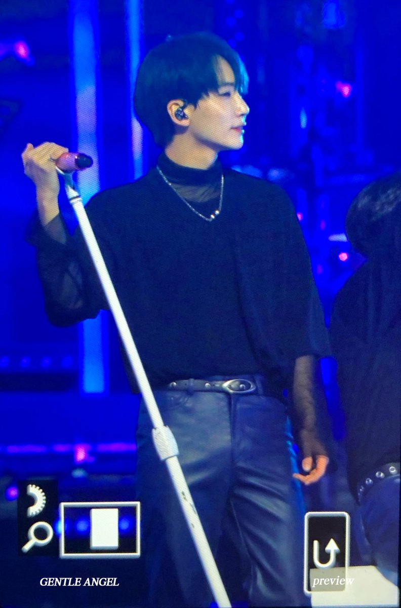 gentleangel_95's tweet photo. 211231 위버스 콘서트 #세븐틴 #정한 https://t.co/rECCNUwlgQ