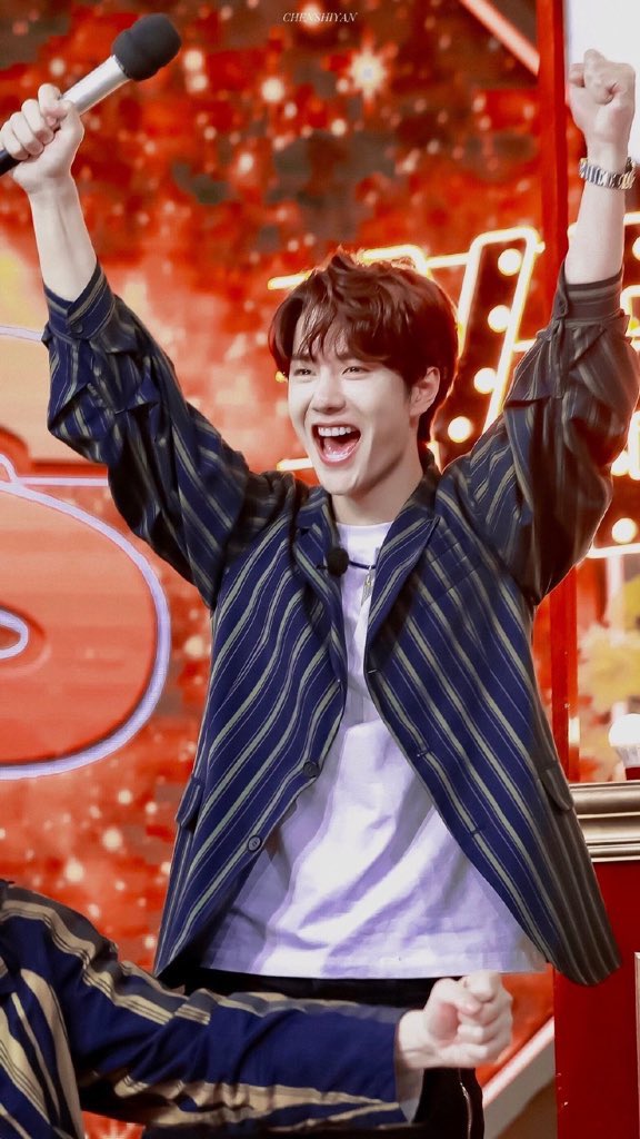 생존신고 겸 트친분들께 연말인사드리러 오랜만에 들어왔습니다~~
2021년도 한해도 고생 많으셨습니다~ 다가오는 2022년도에는 들건날재하시고 햅삐한 덕질하세욤~☆☆