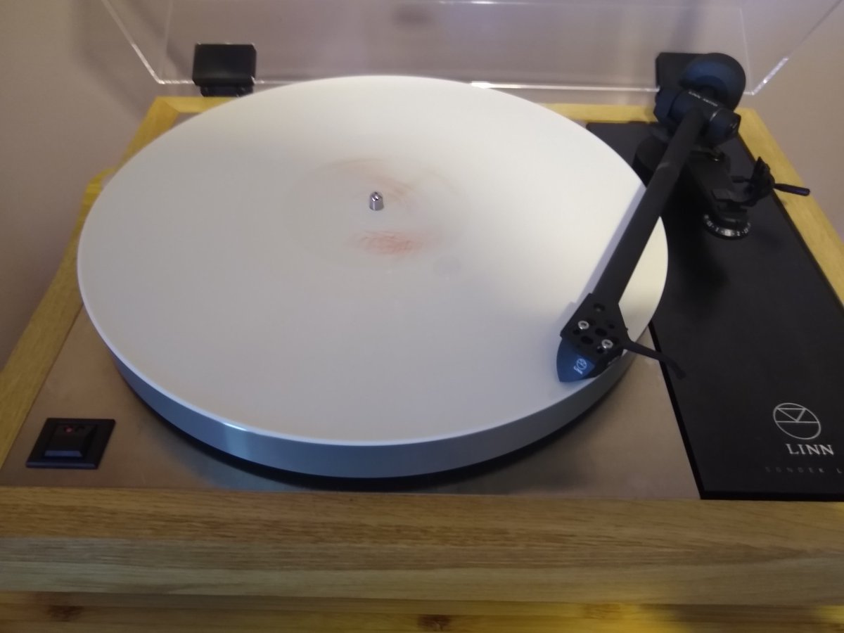 dudeville's tweet photo. #nowplaying Neu! The self titled debut album from Messrs Dinger and Rother. Beautiful stuff.
Not black (only available on coloured wax) and not very flat either π
#vinylrecords #kosmischemusik #blackandflat https://t.co/D1uHg3nMa1