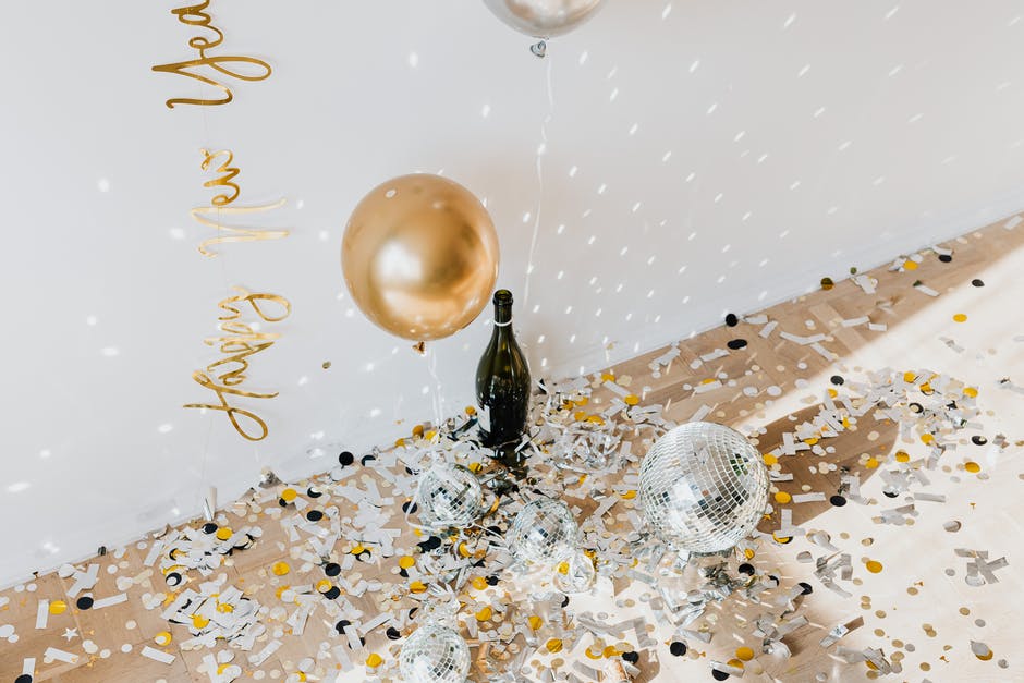 AprilOckerman's tweet photo. Last chance this year to get in on the new year’s eve sale! Get your now! Click here—> https://t.co/mZ6sOh17G5 https://t.co/GyNWGgKwS4