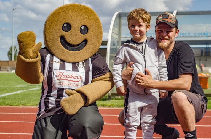 🍪 La mejor mascota del ascenso se la pueden llevar los 'The Gingerbreads' (Galletas de Jengibre) del Grantham Town de la 7ma división