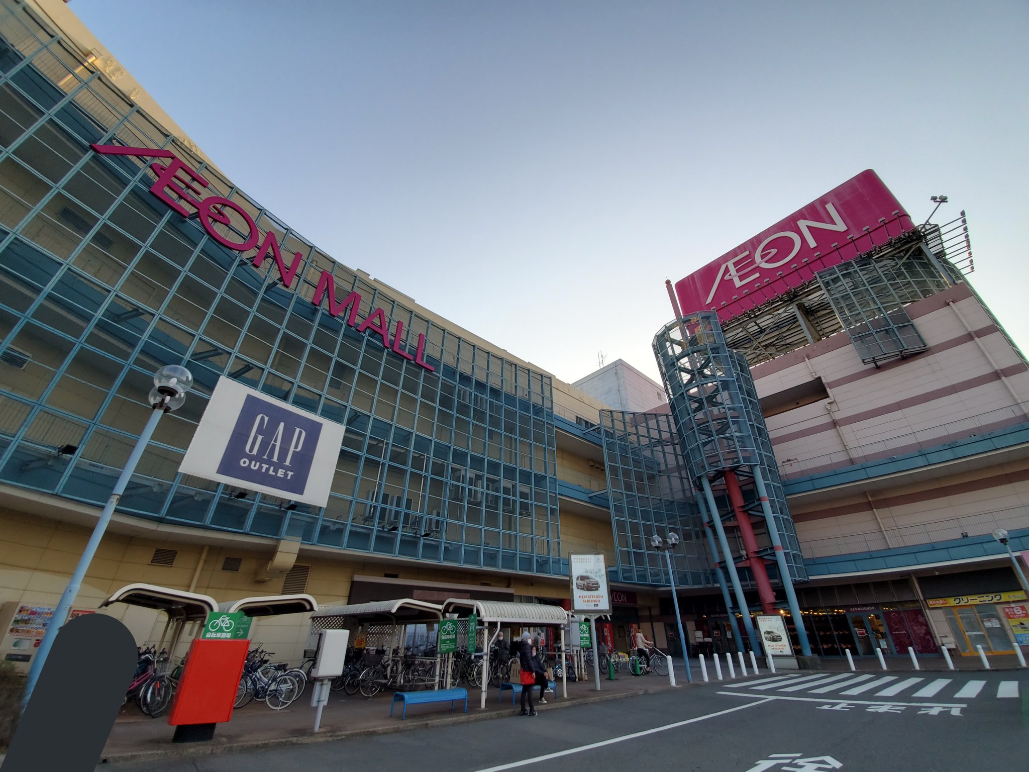 たかそに 毎年2月頃に訪問する商業施設が印象残りやすいし 個人的に映えて撮れる 三井アウトレットパーク滋賀竜王 イオン モール名古屋みなと 西武福井店 西友山科店 T Co X6imd3gpjf Twitter