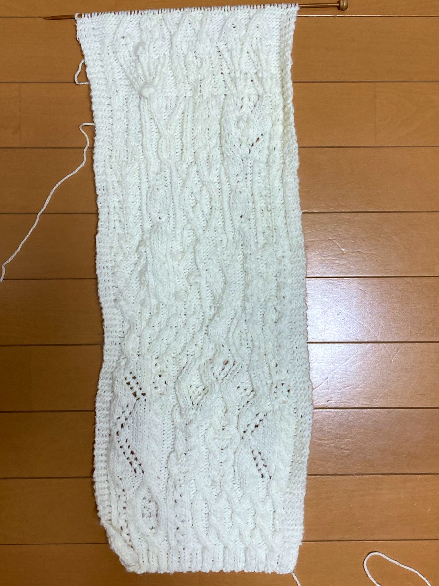JDBCYLnpws9iyRF's tweet photo. #アラン模様110KAL居残り組
良かった〜年内に間に合いました
51、105、37と48、49の途中です
マフラーにするにはまだまだなので､私はひとりでも勝手に居残りで楽しもうと思ってます
自分では絶対に編まないであろうアラン模様と出会えて､新しい発見があって楽しいKALでした
ありがとうございました https://t.co/HNo2zQYd9v