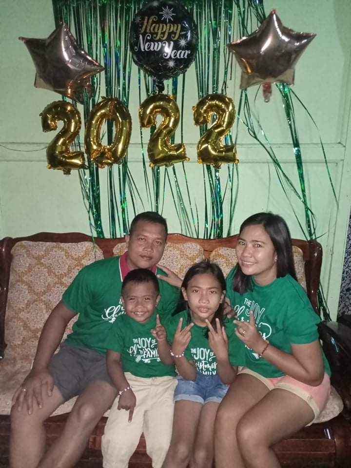 AllysaGean's tweet photo. Hello Happy new year everyone..May we all have a a blessed, healthy and prosperous 2022..thank you from pur family yours
@Avocadoguild 
@AxieInfinity https://t.co/ViJ2ww0yDK