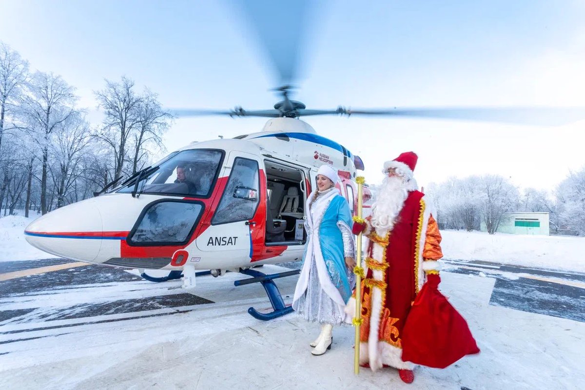 rotor601's tweet photo. Трогательное видео: Дед Мороз и Снегурочка прилетели в детскую больницу ... https://t.co/t9n3jilKv0 через @YouTube https://t.co/1FUTQJZ0ni
