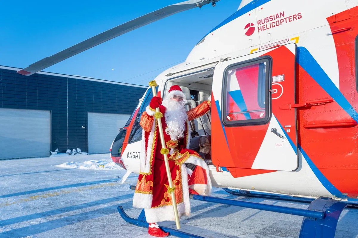 rotor601's tweet photo. Трогательное видео: Дед Мороз и Снегурочка прилетели в детскую больницу ... https://t.co/t9n3jilKv0 через @YouTube https://t.co/1FUTQJZ0ni