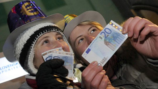 I remember when I first held a euro banknote just after midnight 20 years ago.
That moment was a tiny part of the largest cash changeover ever. For many it is now impossible to imagine Europe without the euro.
In #TheECBBlog I reflect on the euro’s journey
ecb.europa.eu/press/blog/dat…