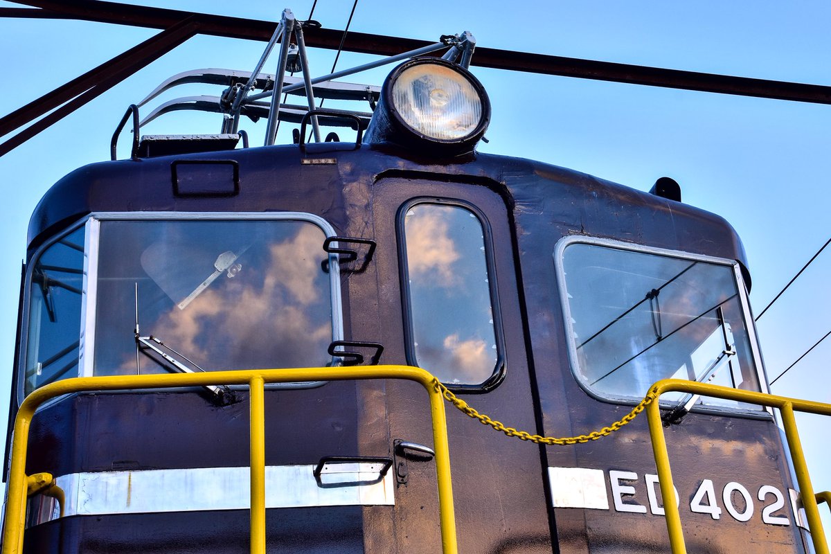 negatarail's tweet photo. 2021.12.31
岳鉄さん、今年も一年いろいろお世話になりました。
今年最後の夕焼けをED402と共に眺めてきました。
#岳南電車
#がくてつ機関車ひろば
#ED402 https://t.co/XdvXY3ckGj