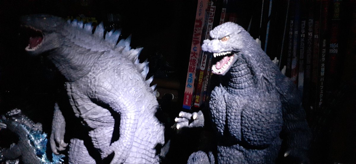 Burningmf As Dimetrodon Lizzie Of Crocodiles ヘドラ だけでなく 僕の机は 大晦日 を迎えた今も Godzilla ゴジラ だらけです 今年観た映画は２つだけですが その片方はもちろん ゴジラvsコング 今までで一番多く劇場で観た映画